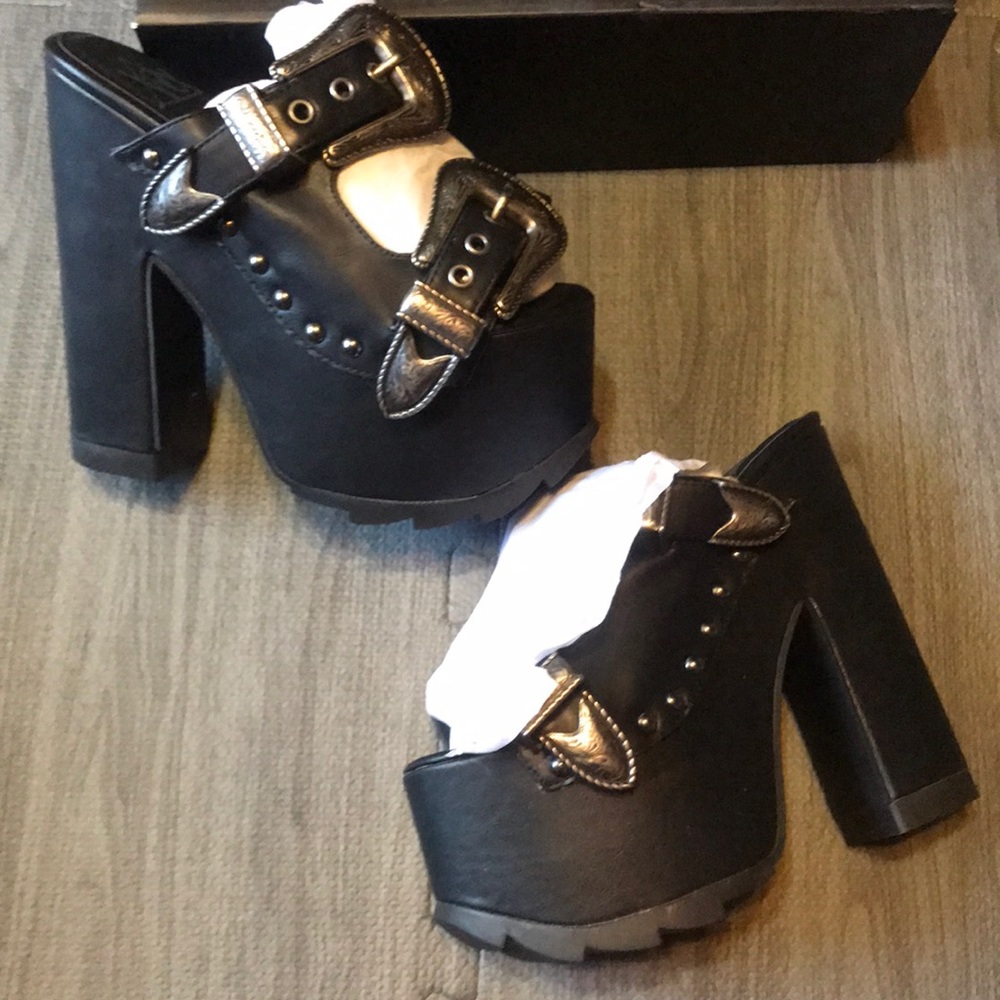 YRU DREAMER PLATFORM BUCKLE SANDAL BNIB SIZE 7